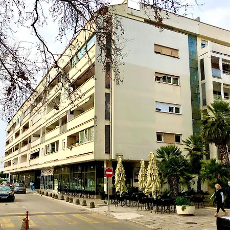Seaview Apartment *